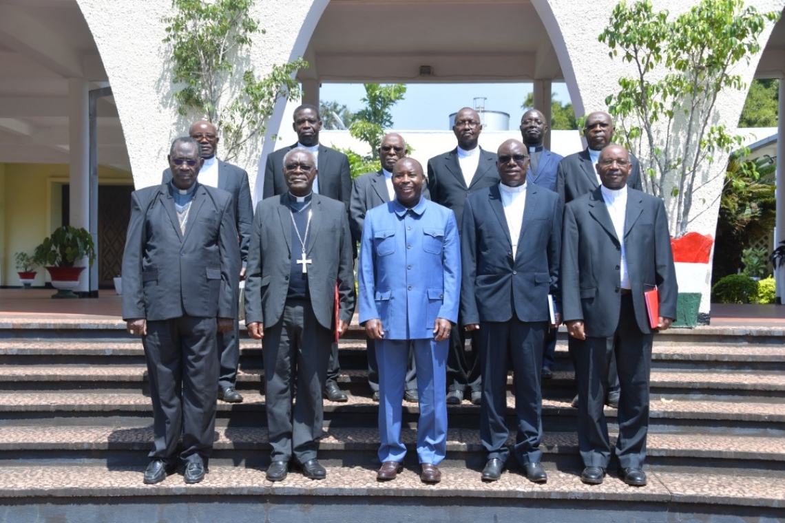Les Evêques catholiques  du Burundi ont été reçus par le Président de la République du Burundi, S.E. Général Major Evariste NDAYISHIMIYE. 