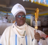 LE PALLIUM, SYMBOLE DE LA COMMUNION ET DE L’UNITE AVEC LE PAPE