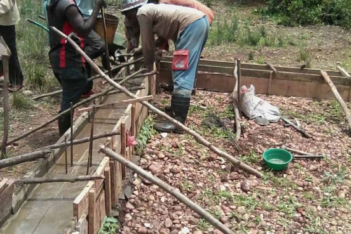 LES TRAVAUX  DE CONSTRUCTION D'UNE ÉGLISE A LA SUCCURSALE RUGEREGERE DE LA PAROISSE MUNYIKA