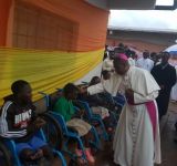 VISITE DU NONCE APOSTOLIQUE AU BURUNDI AU CENTRE DES HANDICAPES « SAINT BERNARD » DE MAKAMBA