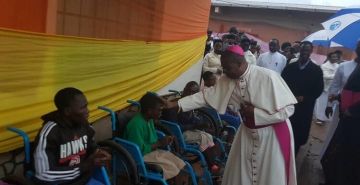 VISITE DU NONCE APOSTOLIQUE AU BURUNDI AU CENTRE DES HANDICAPES « SAINT BERNARD » DE MAKAMBA