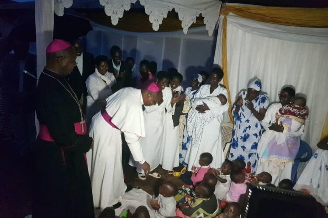 VISITE DU NONCE APOSTOLIQUE AU BURUNDI A L'ORPHELINAT « UWIMANA » DE MAKAMBA