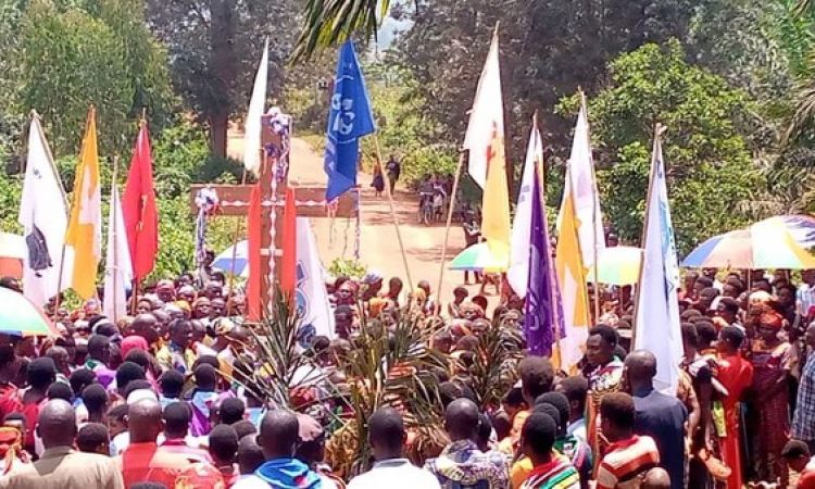 LA CROIX DES JEUNES EN PAROISSE GISURU DU DIOCESE DE RUYIGI