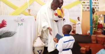 LES MEMBRES DES PUERI CANTORES DE LA PAROISSE DE MUZINDA CELEBRENT L’EPIPHANIE