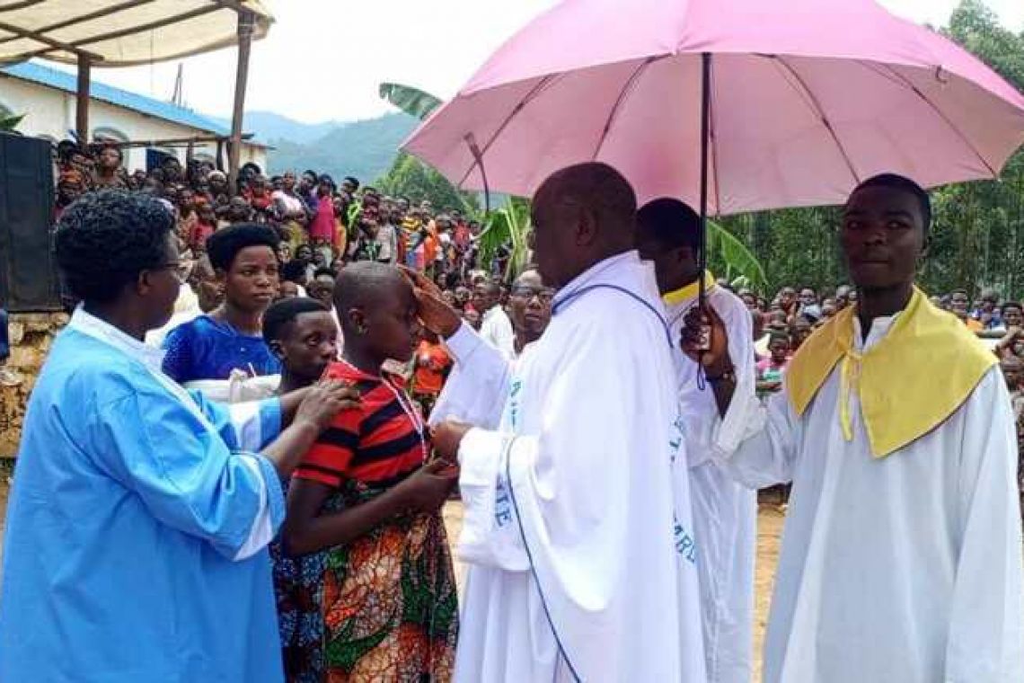 ADMINISTRATION DU SACREMENT DE CONFIRMATION A LA PAROISSE DE MABAYI