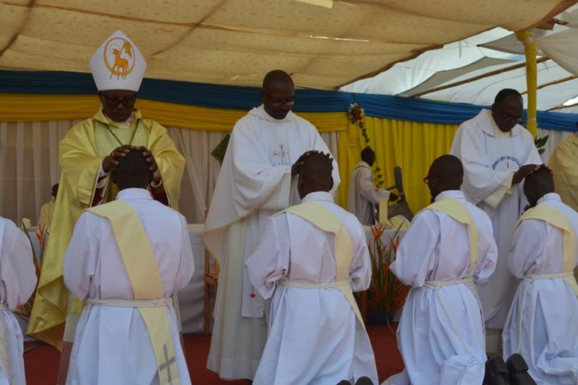 ORDINATIONS SACERDOTALE ET DIACOLE A RUYIGI