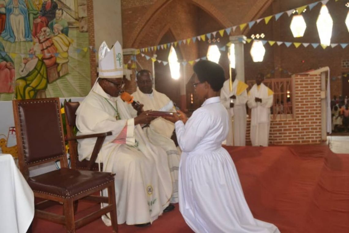 CONSECRATION DES VIERGES A LA CATHEDRALE DU DIOCESE DE RUYIGI