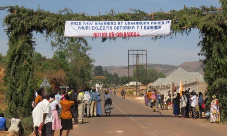 QUINZIEME FORUM NATIONAL DES JEUNES DANS L'EGLISE QUI EST AU BURUNDI 