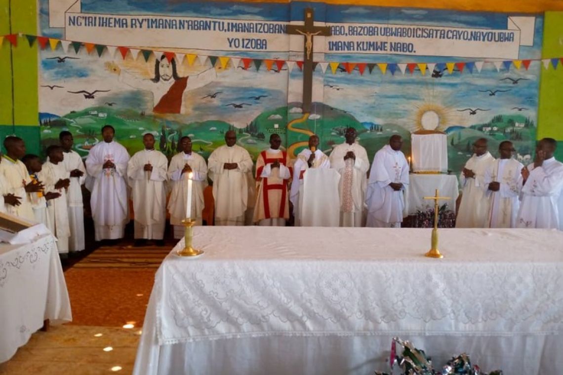 MESSE DE PREMICES DE L'ABBE JOSEPH BIGIRIMANA II A RUSAMAZA