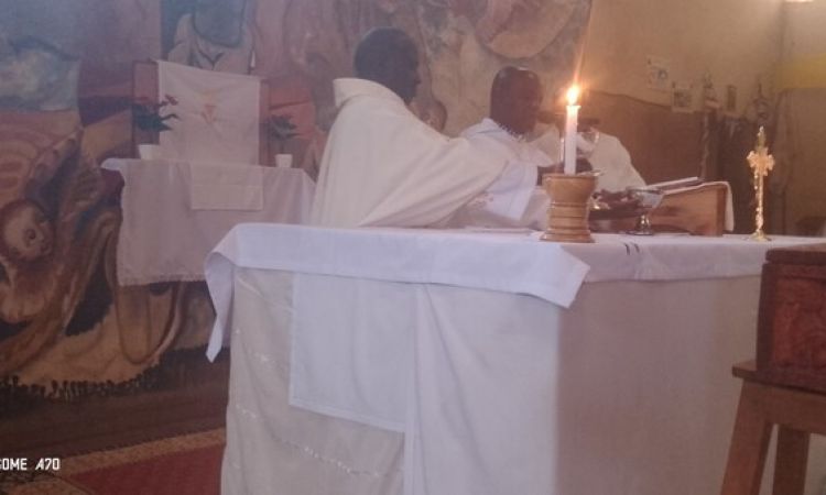 L’ABBE SEVERIN NDARUGENDAMWO A BIEN CELEBRE SON JUBILE D'ARGENT D’ORDINATION SACERDOTALE