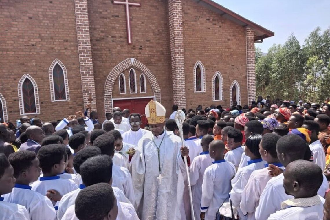 BENEDICTION DE L’EGLISE SUCCURSALE DE SONGORERO DANS LA PAROISSE BUYENGERO