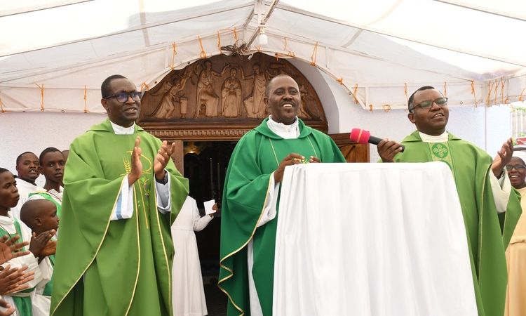 PELERINAGE DES MEMBRES DU MOUVEMENT SACERDOTAL MARIAL EN MAIRIE DE BUJUMBURA