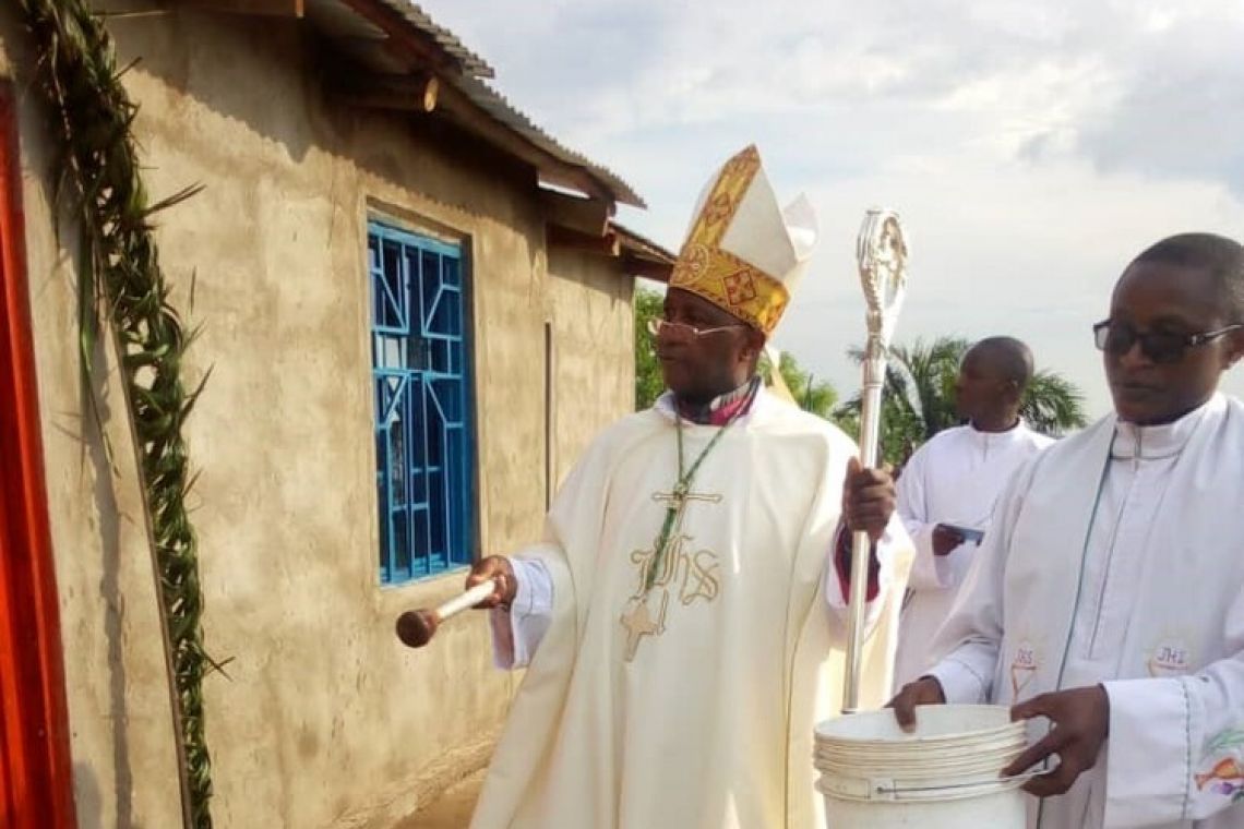 BENEDICTION DE L’EGLISE SUCCURSALE MUKUBANO DE LA PAROISSE MUYANGE