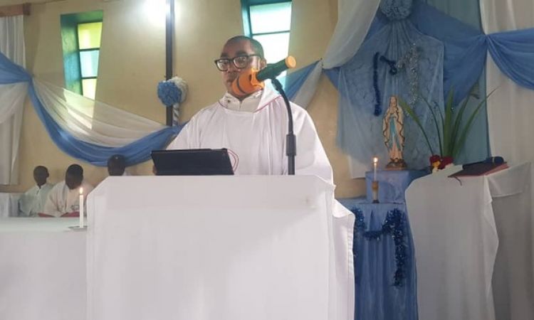 CELEBRATION DE LA SOLENNITE DE L'IMMACULEE CONCEPTION  AU LYCEE NOTRE DAME DE LA JOIE DE RUYIGI