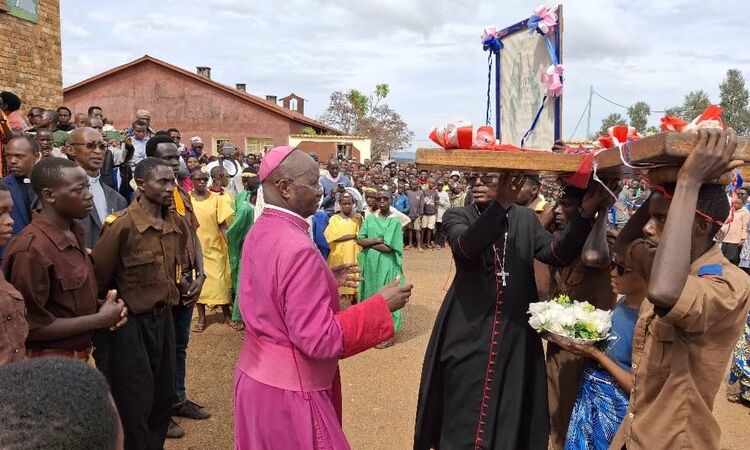 LE DIOCESE CATHOLIQUE DE BURURI A ACCUEILLI LA CROIX DES JEUNES