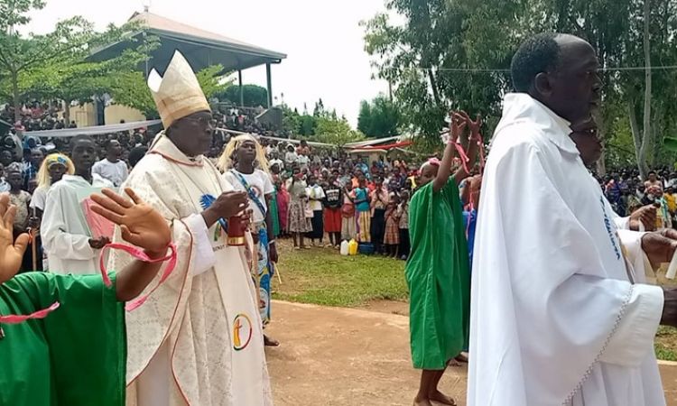 CELEBRATION NATIONALE DU JUBILE DE LA VIE CONSACREE A MUYAGA