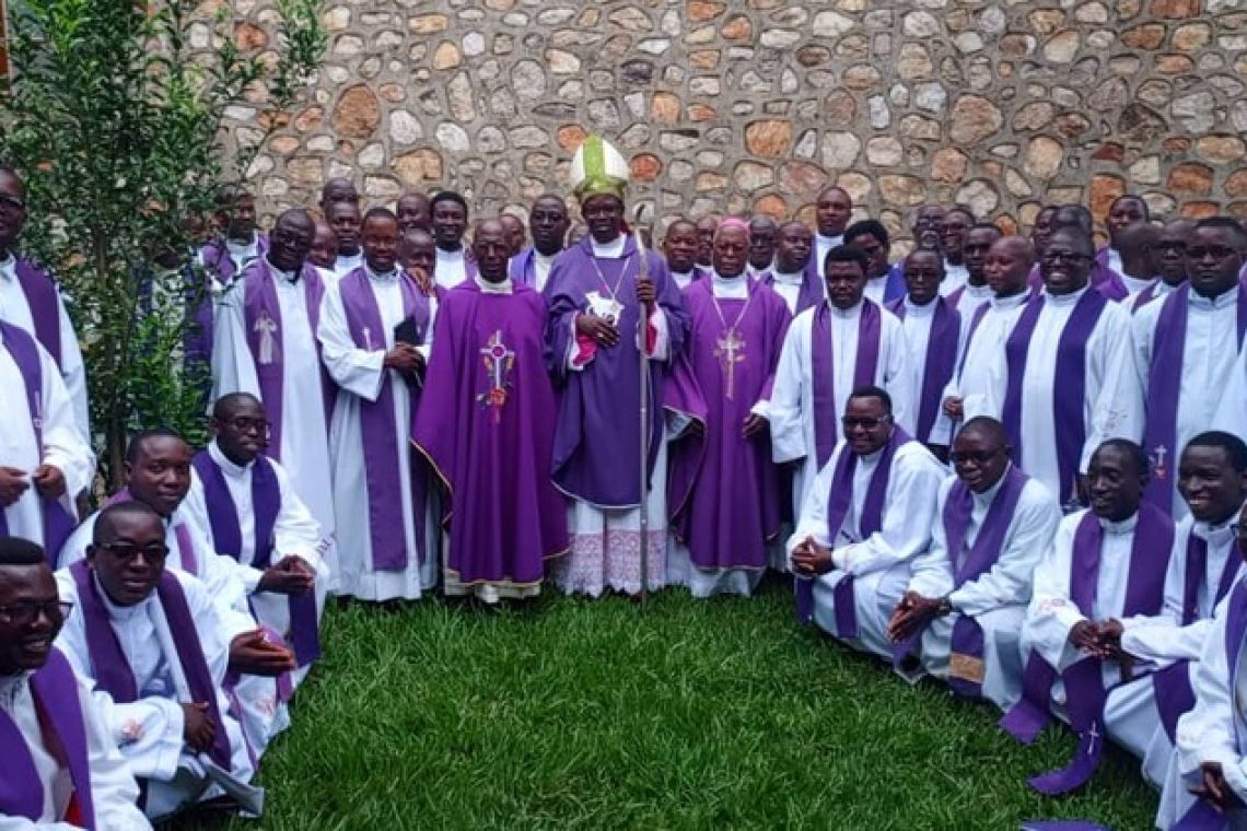 C’EST DANS LA JUBILATION QUE L’EGLISE QUI EST A BUBANZA A ACCUEILLI SON NOUVEL EVEQUE