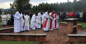BENEDICTION D’UNE NOUVELLE CROIX AU GRAND SEMINAIRE DE GITEGA 
