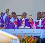 L’EGLISE QUI EST AU BURUNDI EN PRIERE POUR LE REPOS DE L’AME DU PAPE FRANÇOIS