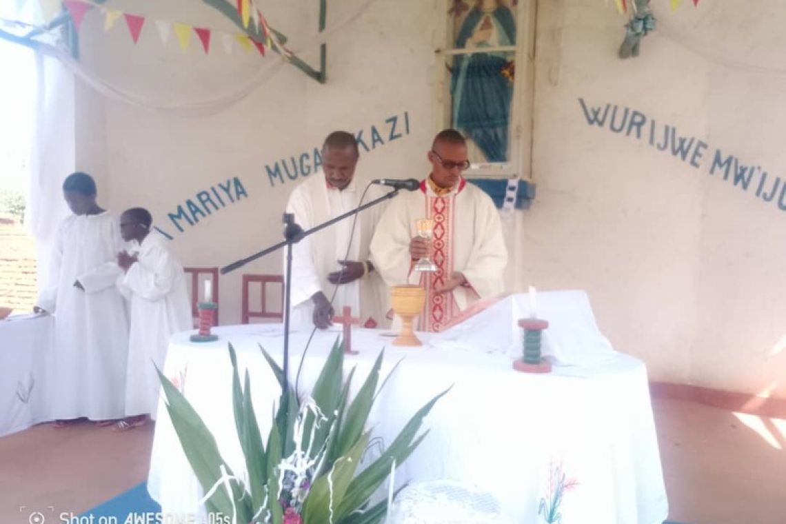 LES PAROISSIENS DE NYANTAKARA SE SONT CONSACRES A LA VIERGE MARIE 