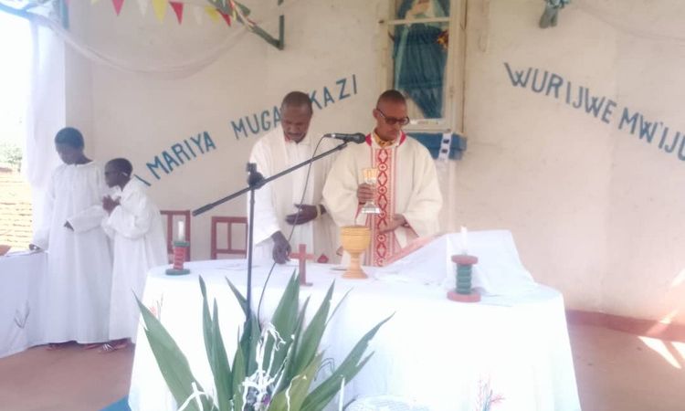 LES PAROISSIENS DE NYANTAKARA SE SONT CONSACRES A LA VIERGE MARIE 