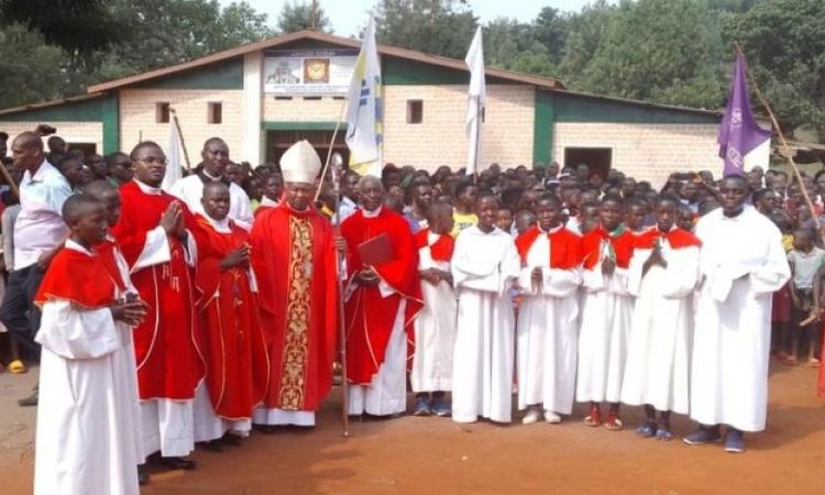 ACCUEIL CHALEUREUX DU NOUVEL EVEQUE A BUKEMBA