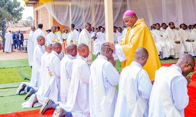 DIOCÈSE BURURI: LES ORDINANDS INVITES A ETRE DE BONS PASTEURS QUI IMITENT JESUS CHRIST
