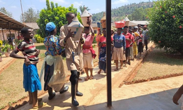 MUSONGATI :  PÈLERINAGE COUPLE DE CHARITE DE LA CHORALE 