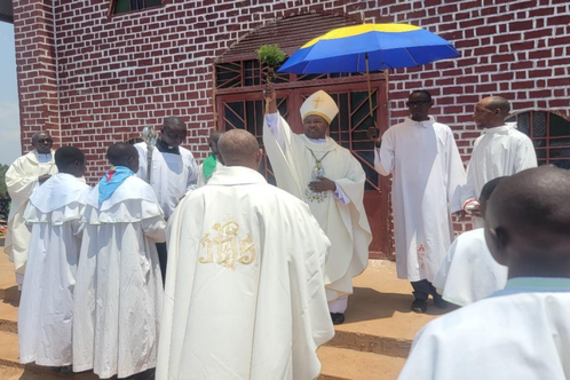 KAYOVE: ENFIN UNE EGLISE SPACIEUSE