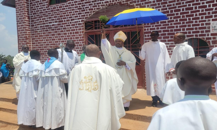KAYOVE: ENFIN UNE EGLISE SPACIEUSE