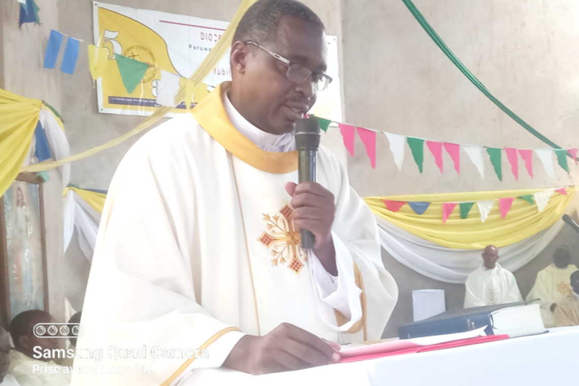 L’ABBÉ SALVATOR NGENDABANYIKWA REND GRACES AU SEIGNEUR