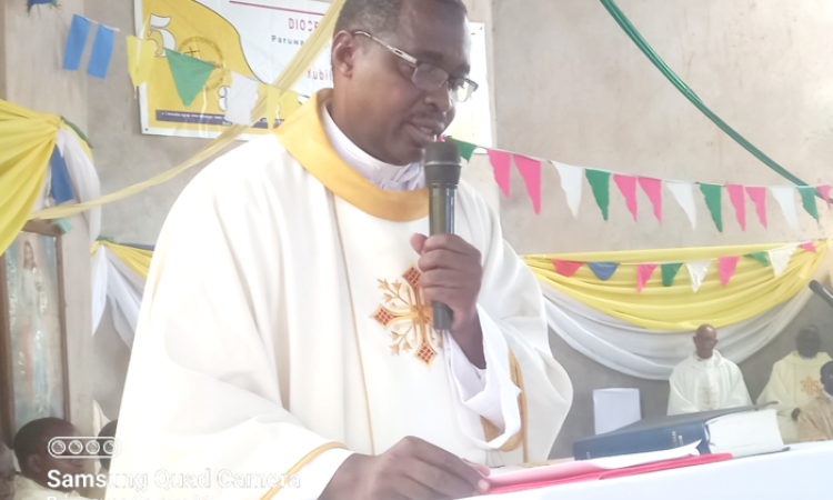 CENDAJURU : ALLEGRESSE SACERDOTALE JUBILAIRE  L’Abbé Salvator NGENDABANYIKWA rend grâces au Seigneur