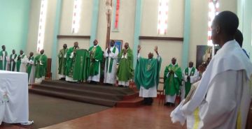 L’EVEQUE DE RUTANA EN VISITE A LA CATHEDRALE MARIE REINE DE BURURI