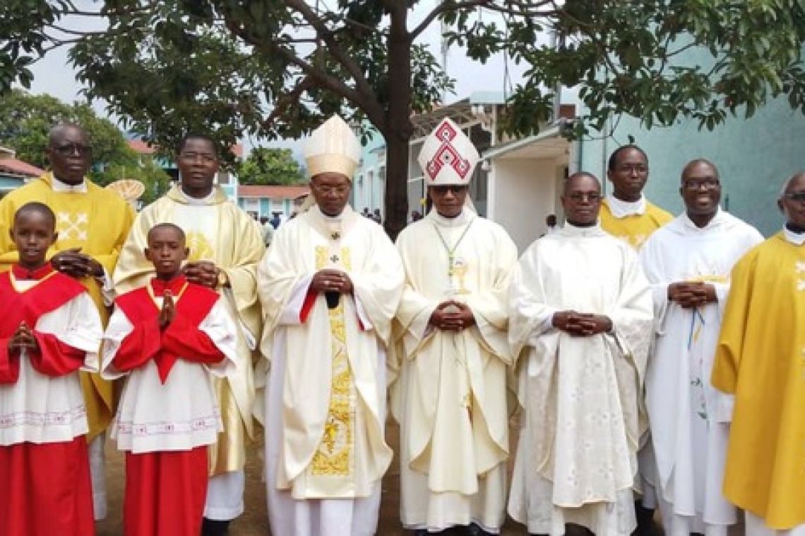 LES PRESSES LAVIGERIE :SAINT  CHARLES BORROMEE A L’HONNEUR