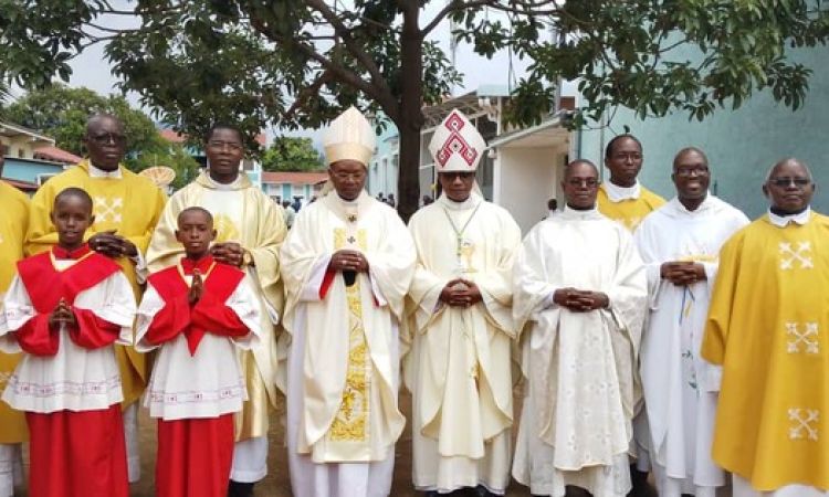LES PRESSES LAVIGERIE :SAINT  CHARLES BORROMEE A L’HONNEUR