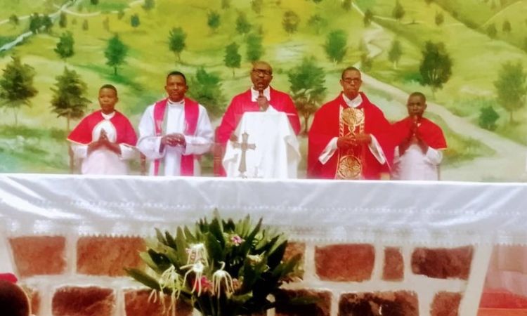 LES CHORISTES DE LA PAROISSE NYANTAKARA ONT BIEN CELEBRE LEUR PATRONNE SAINTE CECILE