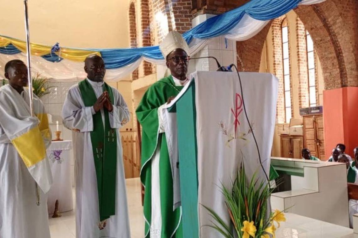 BDD-CARITAS BUBANZA AVEC LES PAUVRES DE LA PAROISSE MUSIGATI 