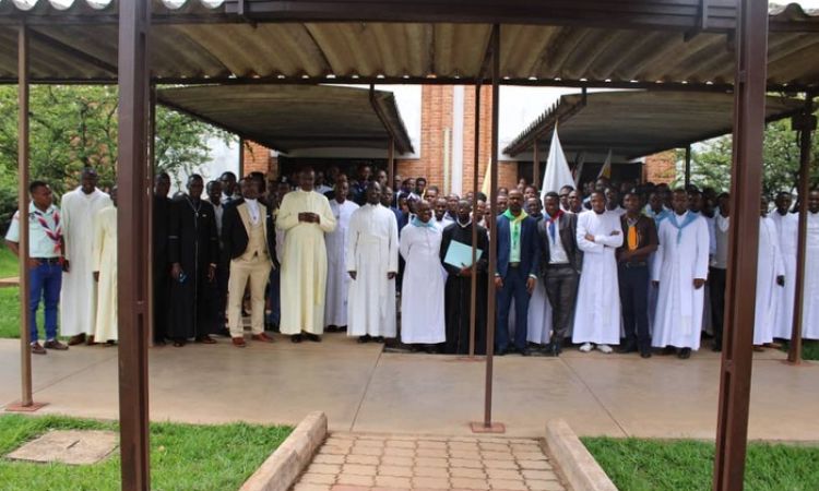  GRAND SEMINAIRE SAINT JEAN PAUL II DE GITEGA: LANCEMENT DES MOUVEMENTS D’ACTION CATHOLIQUE (M. A. C) ET GROUPES DE SPIRITUALITE (G. S.)