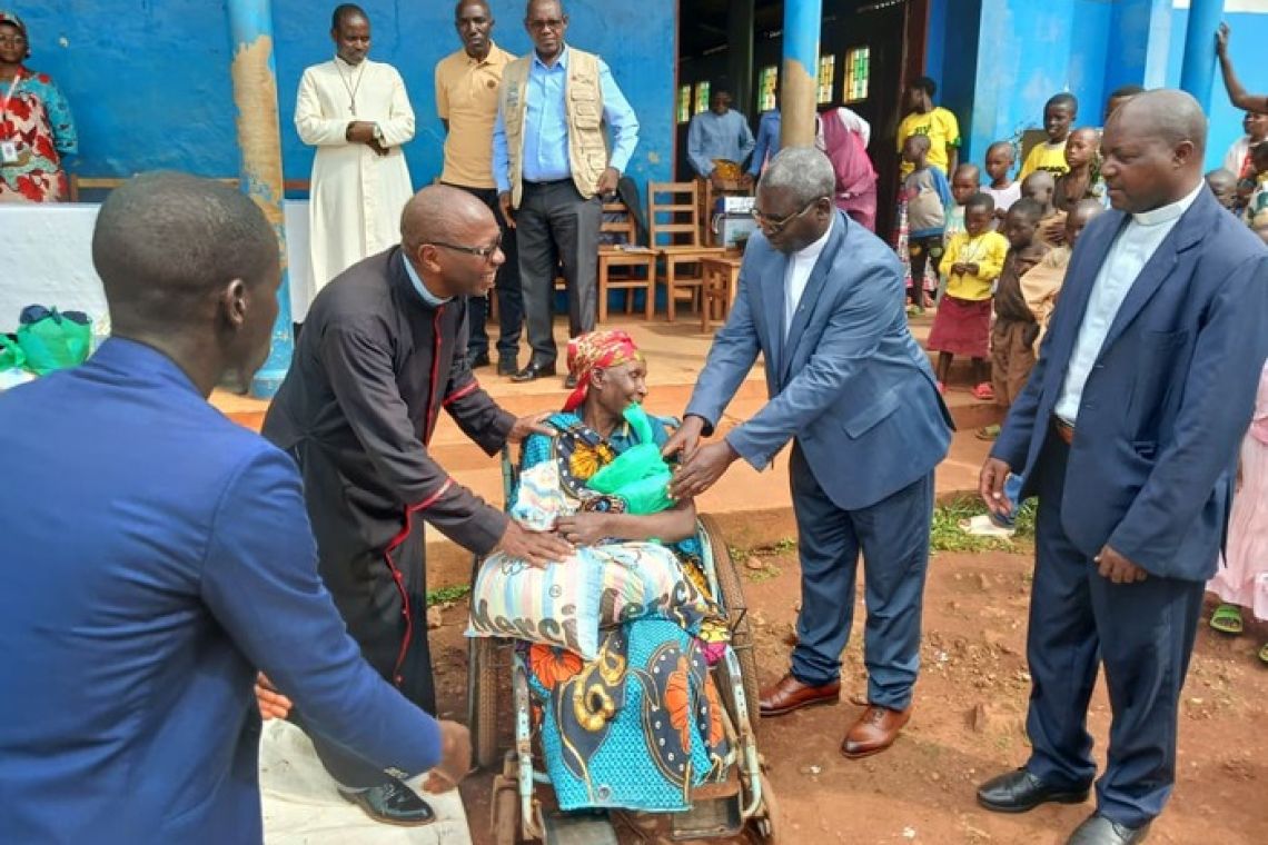 MUYINGA  IXE JOURNEE MONDIALE DES PAUVRES DANS LE DIOCESE DE MUYINGA : LA PAROISSE MUKENKE SE MOBILISE AU CHEVET DES PLUS VULNERABLES