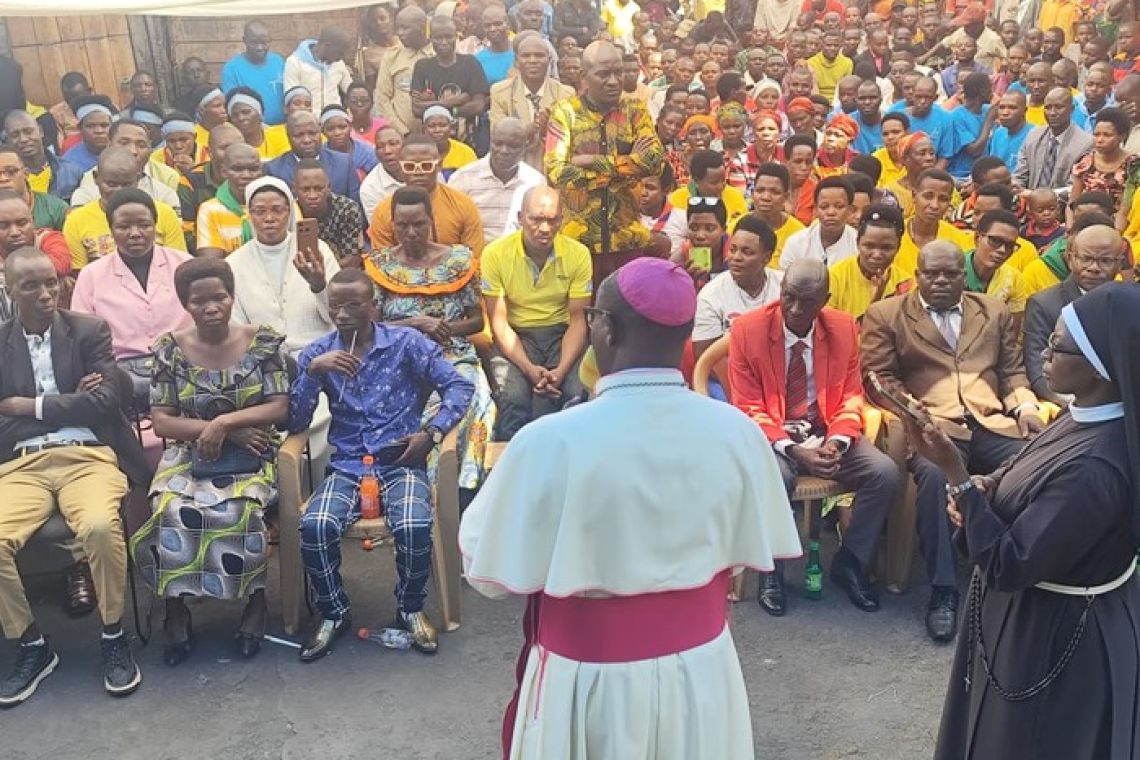 RUYIGI: LE PASTEUR DU DIOCESE AUPRES DES PRISONNIERS