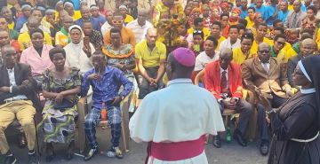 RUYIGI: LE PASTEUR DU DIOCESE AUPRES DES PRISONNIERS