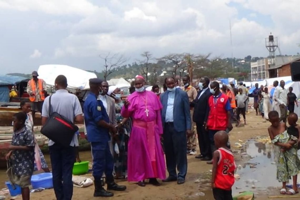 RUMONGE : L'ÉVÊQUE DU DIOCÈSE DE BURURI AU SECOURS DES RÉFUGIÉS CONGOLAIS
