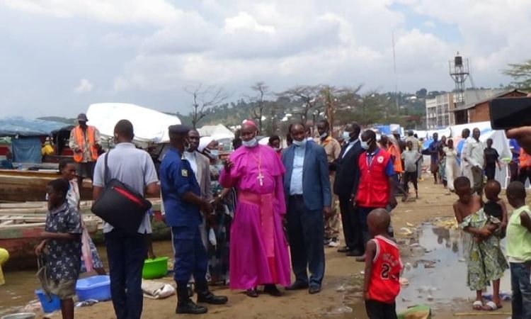 RUMONGE : L'ÉVÊQUE DU DIOCÈSE DE BURURI AU SECOURS DES RÉFUGIÉS CONGOLAIS