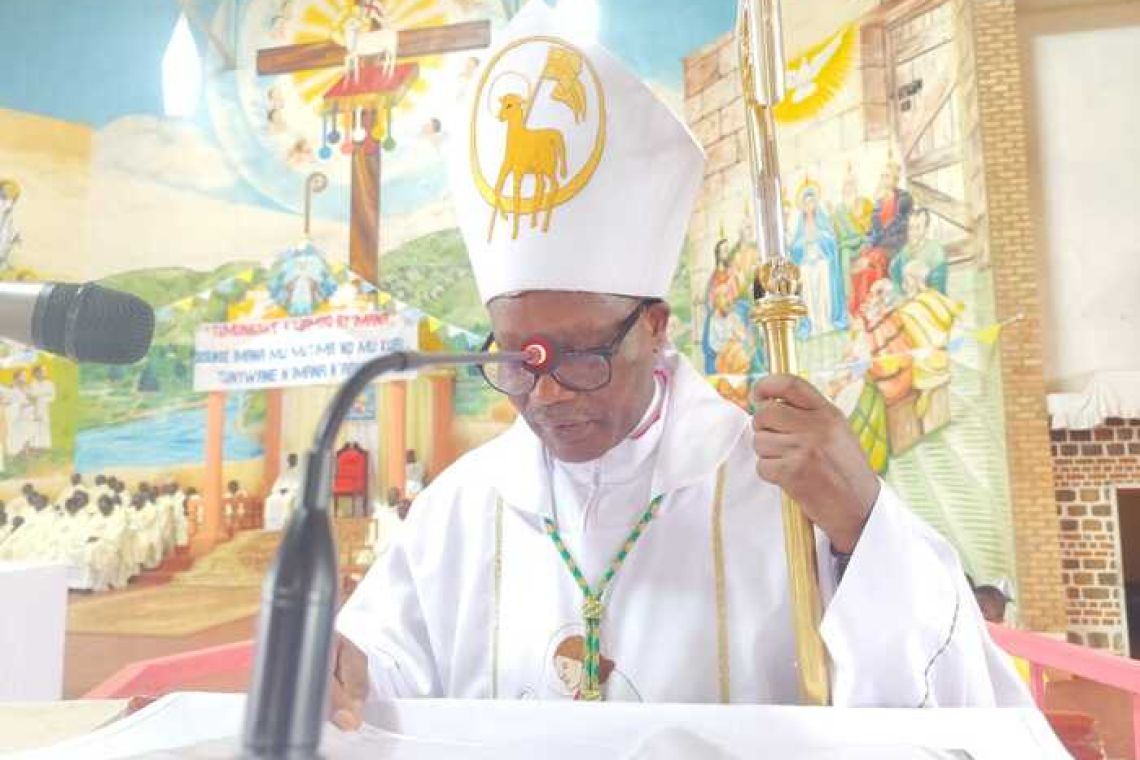 Mgr Blaise NZEYIMANA SOUFFLE SA 15è BOUGIE D’EPISCOPAT