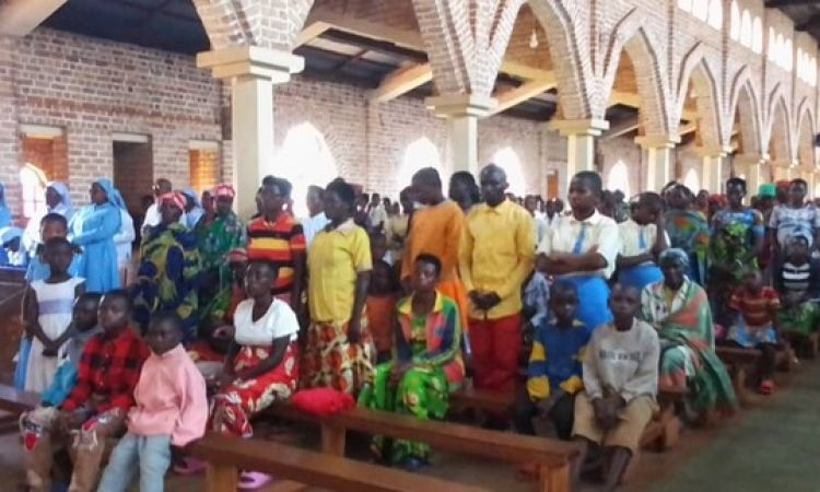 « NOTRE DAME DE BANNEUX A L’HONNEUR PARMI LES PAUVRES DE LA PAROISSE DE BUSIGA »