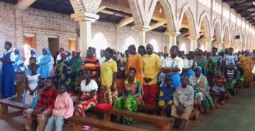 « NOTRE DAME DE BANNEUX A L’HONNEUR PARMI LES PAUVRES DE LA PAROISSE DE BUSIGA »