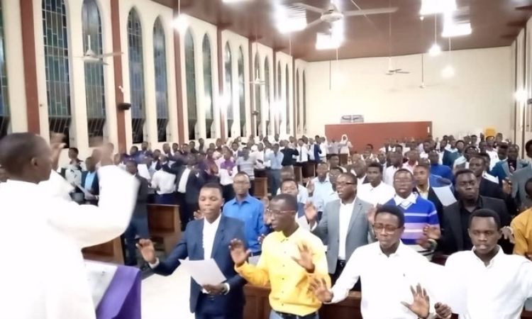 BUJUMBURA: PROXIMITE PASTORALE DE MONSEIGNEUR BONAVENTURE NAHIMANA