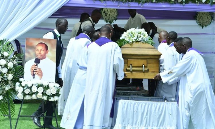 LE PERE AMAND KANA A REJOINT SON SEIGNEUR.  EN COMMUNION DE SOUFFRANCE, D’ACTION DE GRACES  ET D’ESPERANCE