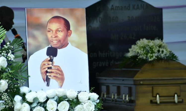  HOMMAGE AU PERE AMAND KANA           MERCI POUR LE FOYER DE CHARITE