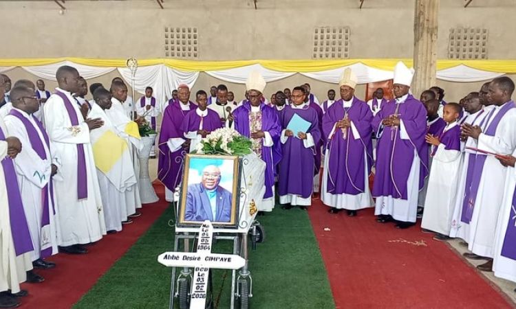 BUBANZA : LE DIOCESE PLEURE  ET ACCOMPAGNE SON PRETRE ABBE DESIRE CIMPAYE